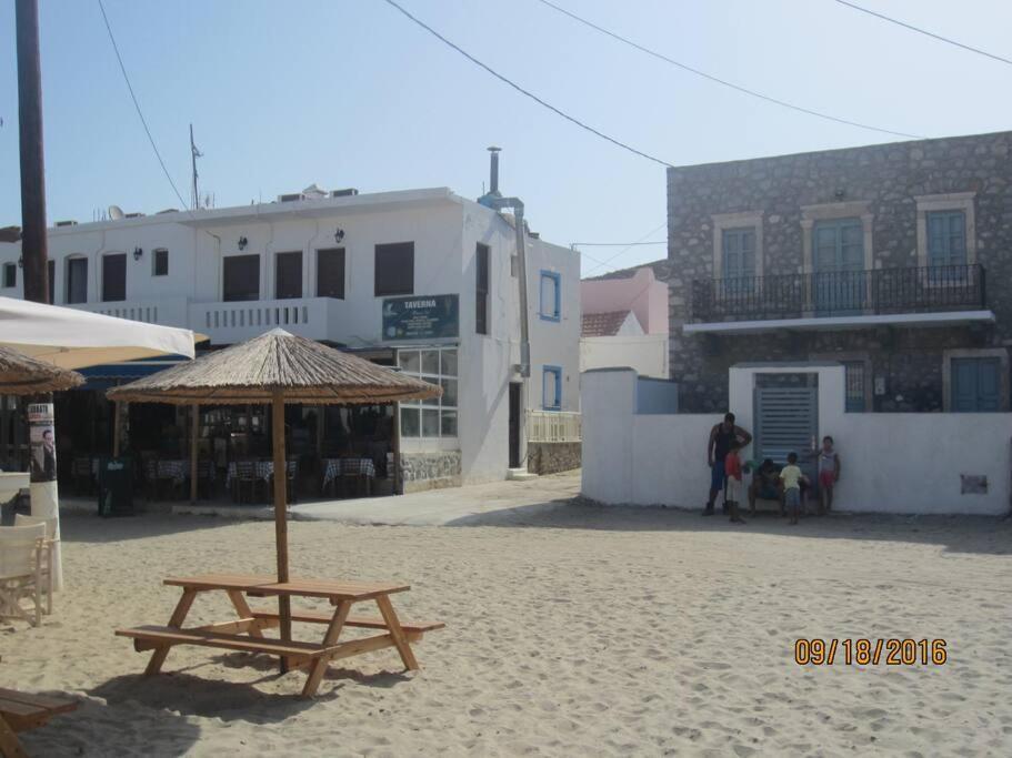 Nesea 2 Villa Pserimos Town Bagian luar foto